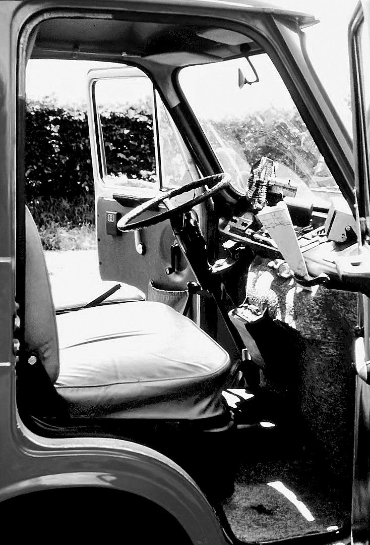 "Cockpit" des 238 B1 | Link: Jubiläum des vor 45 Jahren gebauten Ausbaus von Weinsberg | promobil 2014